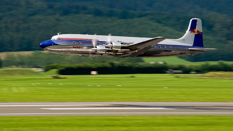 199_AirPower_The Flying Bulls na Douglas DC-6B.jpg